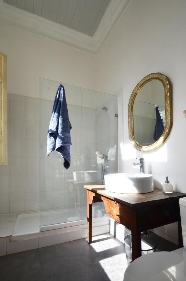 לינה וארוחת בוקר סנטיאגו Casa Lucrecia מראה חיצוני תמונה